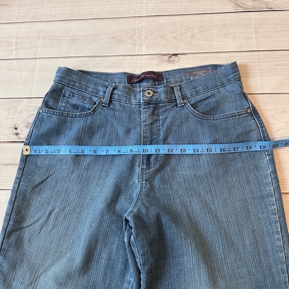 Gloria Vanderbilt Light Blue Cropped Jeans Size 10 Classic Casual Stretch Capri - Picture 4 of 7